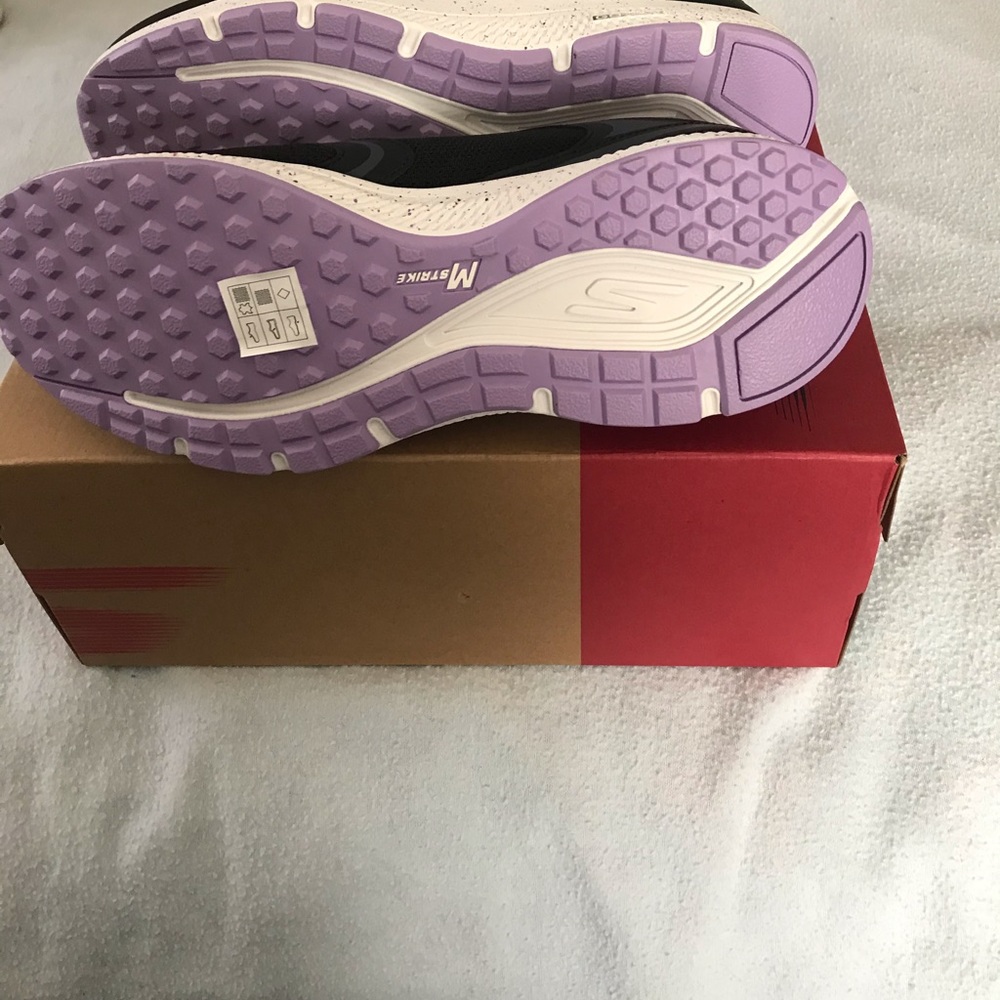 SOLD!    New! Women’s Black Skechers Go Run Consistent Vivid Horizon  Size 11. - Picture 3 of 8